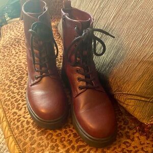 Combat style boots in burgundy! 🥾 
Sz 9.5 Women’s